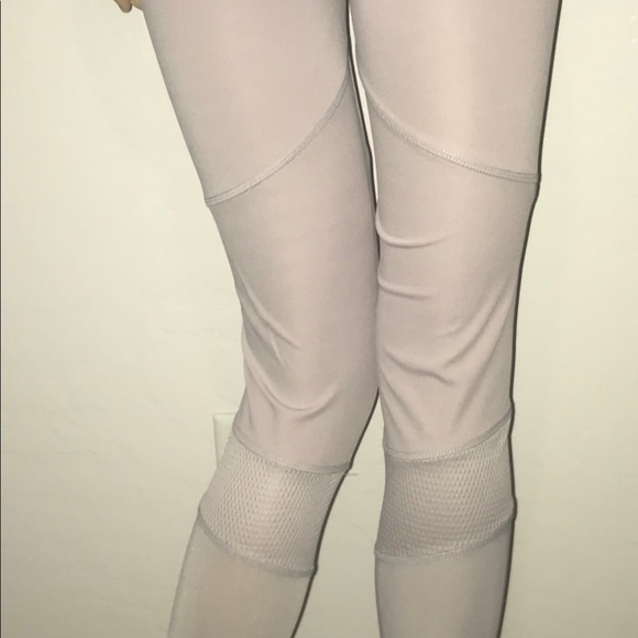 Yoga pants/ Leggings***Stylish*** - Picture 2 of 2